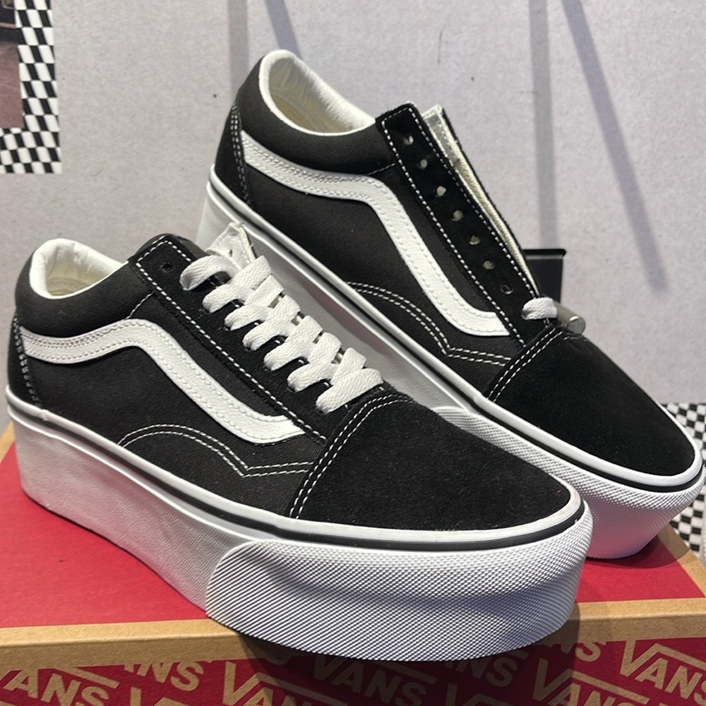 Vans Men’s Old Skool Stackform Suede/Canvas Black/True Wht
VN0A7Q5M6BT Platforms - Picture 7 of 16